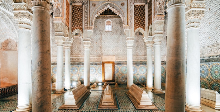 Тур по гробницам Саадитов