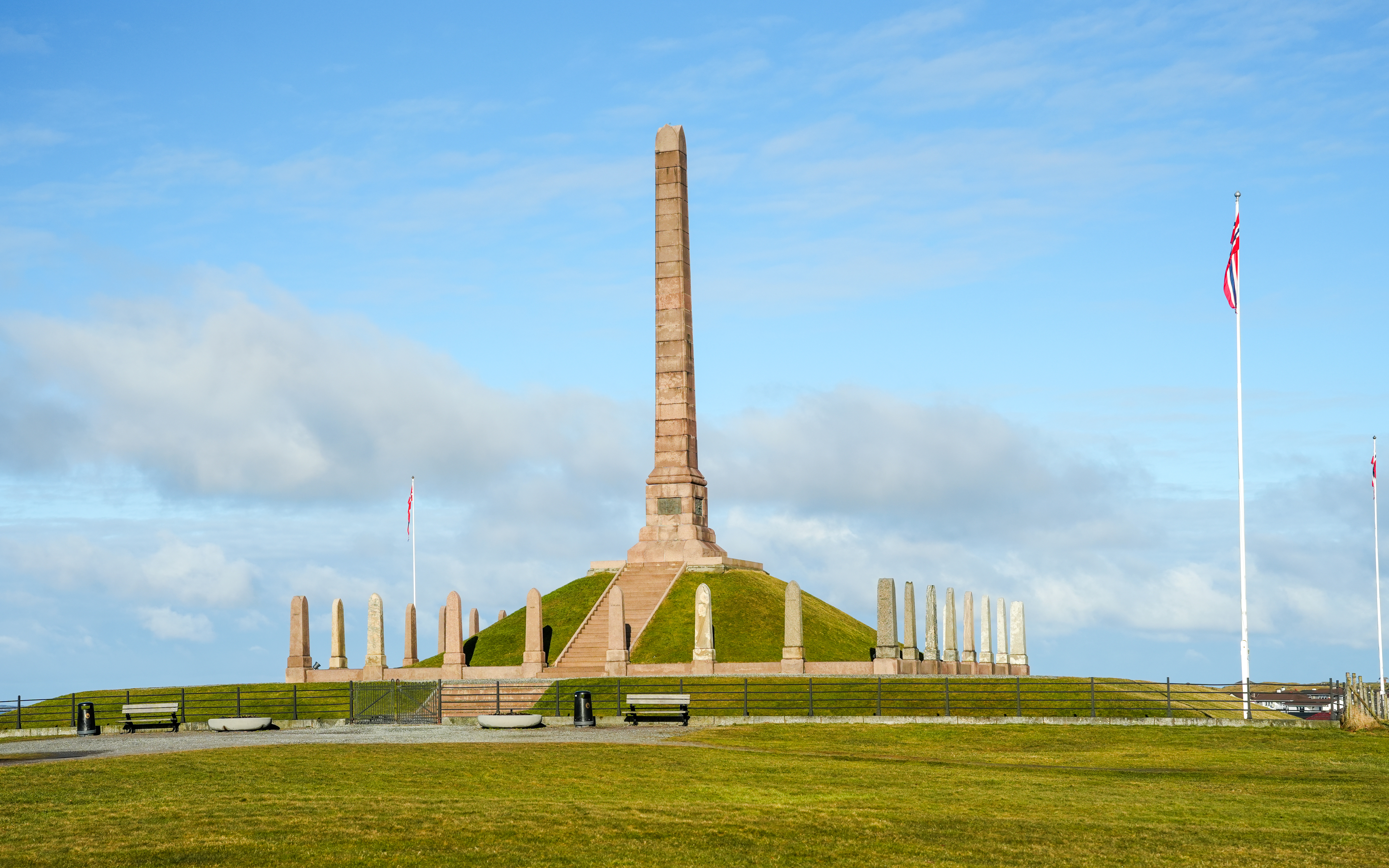 Haraldshaugen monument in Haugesund, Norway, with stone obelisk and surrounding pillars.