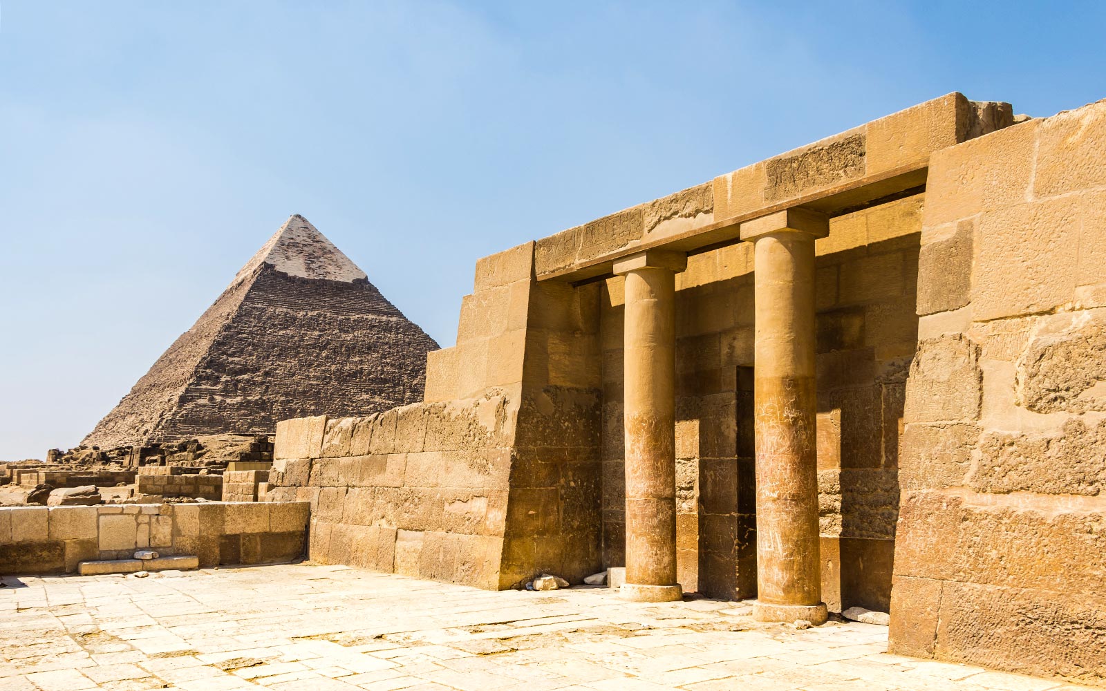 Khafre Temple with the Pyramid of Khafre in the background, Giza, Egypt.