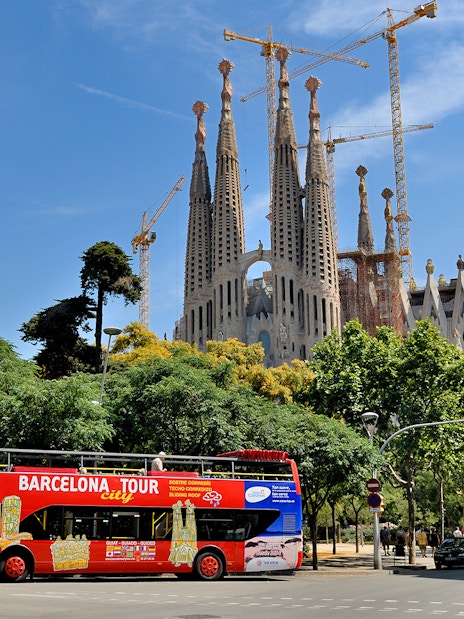 Barcelona tour bus in front of Sagrada Familia.