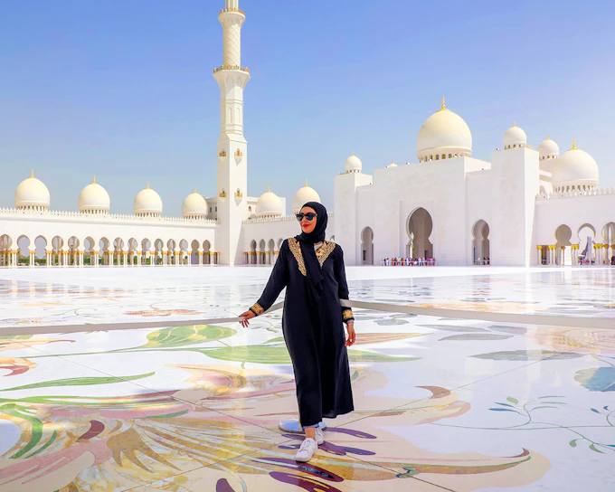 From Dubai: Premium Full-Day Sightseeing Tour of Abu Dhabi with Hotel Transfers