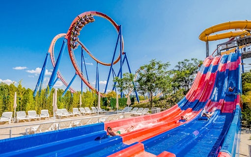 Roller coaster and water slides at Parque Warner and Parque Warner Beach.