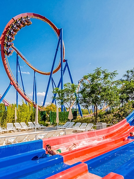 Roller coaster and water slides at Parque Warner and Parque Warner Beach.