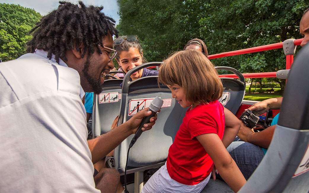 Tour guide interacting with a child on a Los Angeles hop-on hop-off bus tour.