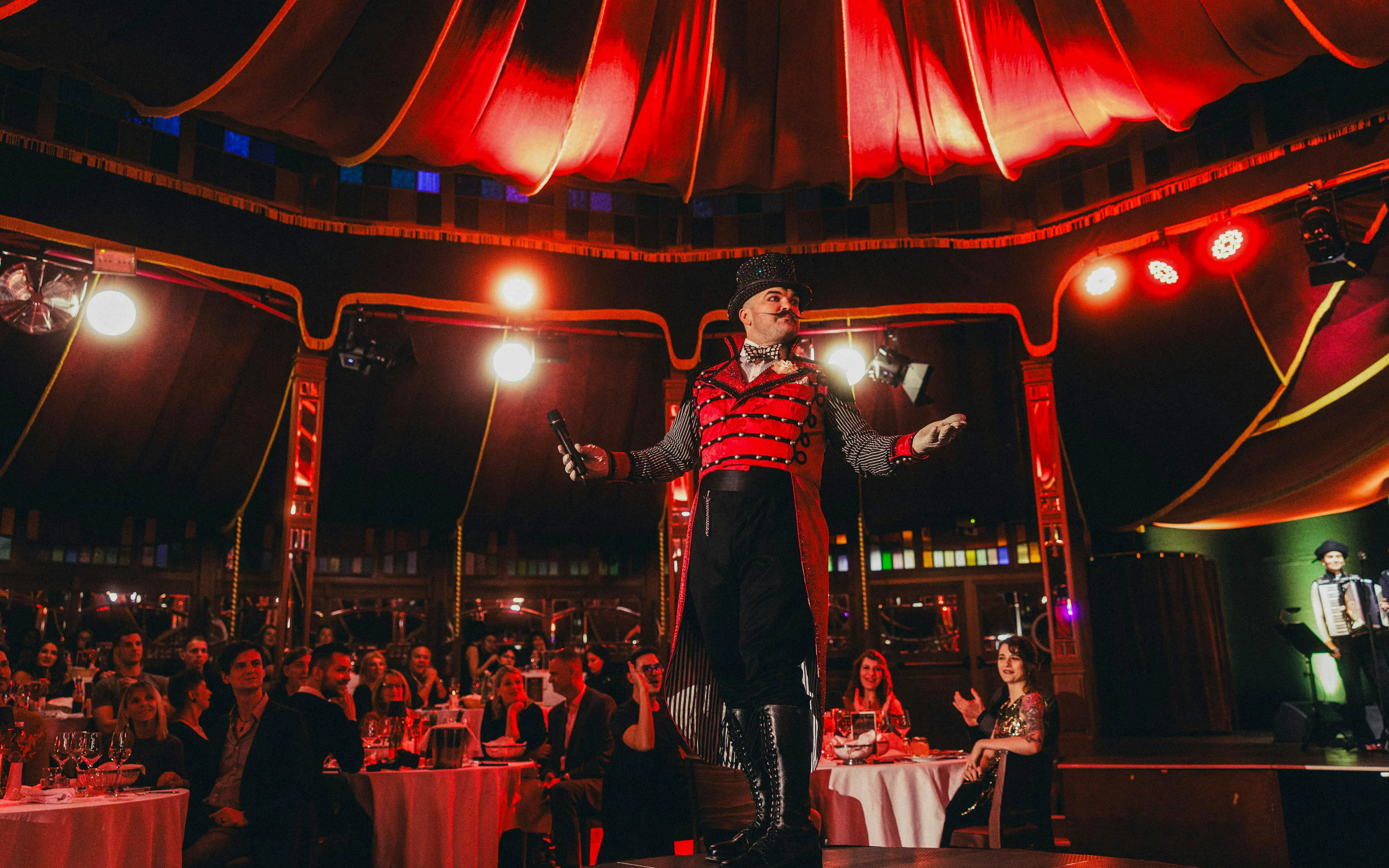 Performer on stage at The Mirage dinner show, Burlesque, Vienna.