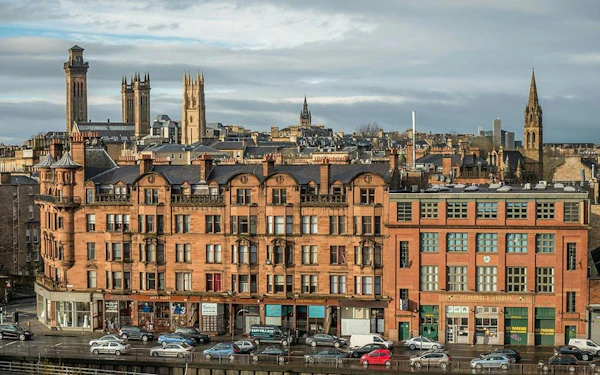 Glasgow's West End Portal Traveler: Self-Guided City Exploration Game
