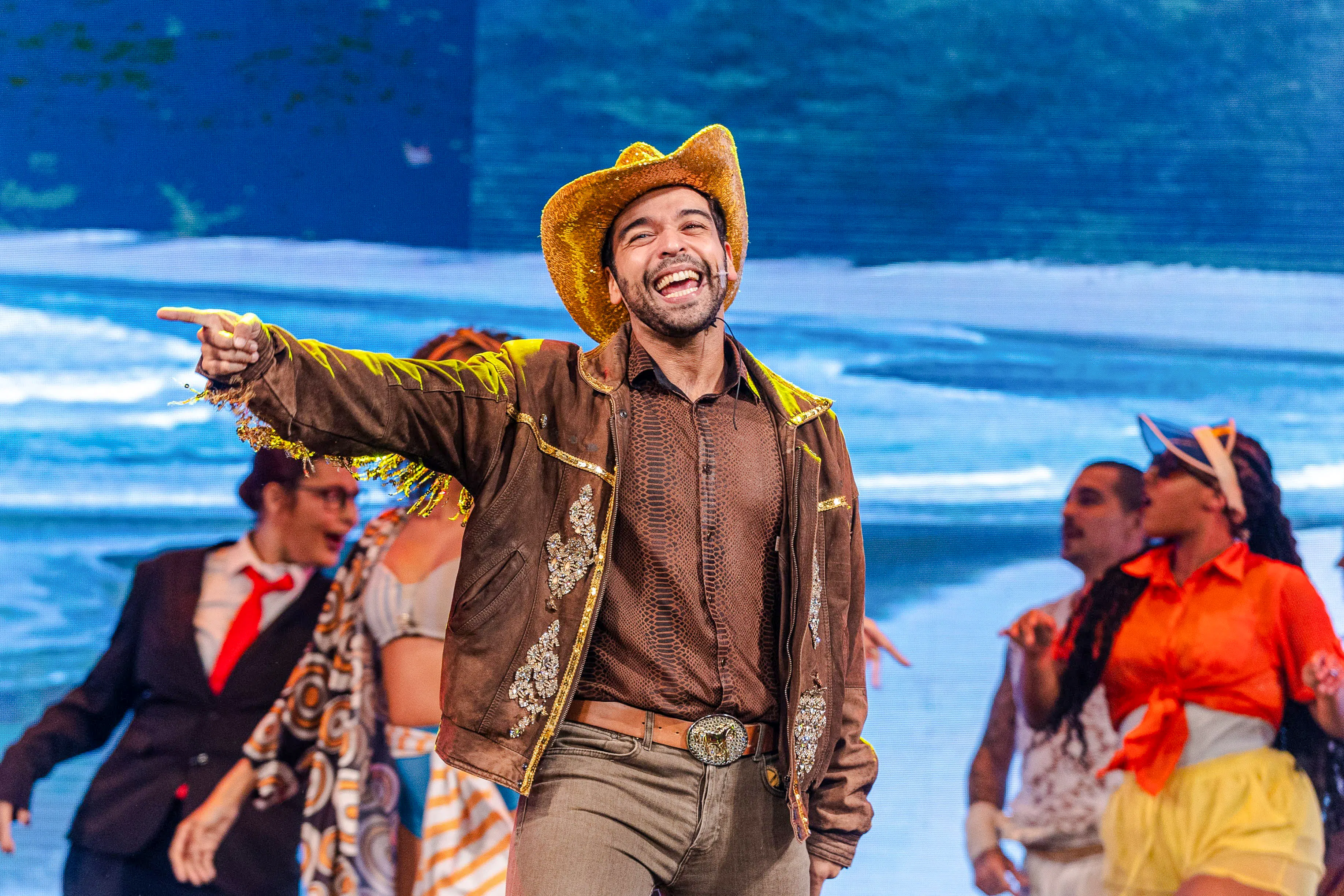 Performer in cowboy attire at Roxy Dinner Show, Rio de Janeiro.