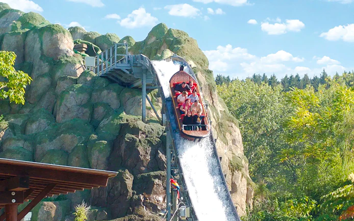 Guests on a water ride at LEGOLAND Deutschland.