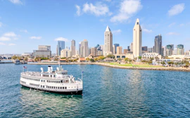 Starten Sie zu einer Segeltour auf der Bucht von San Diego