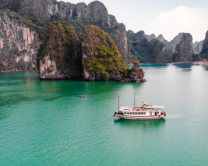 Ha Long Bay: 3-Star Day Cruise with Local Buffet