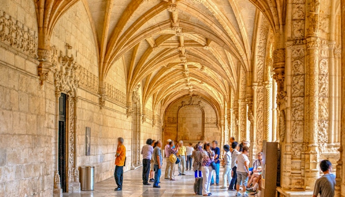 tourists at Jeronimos Monastery