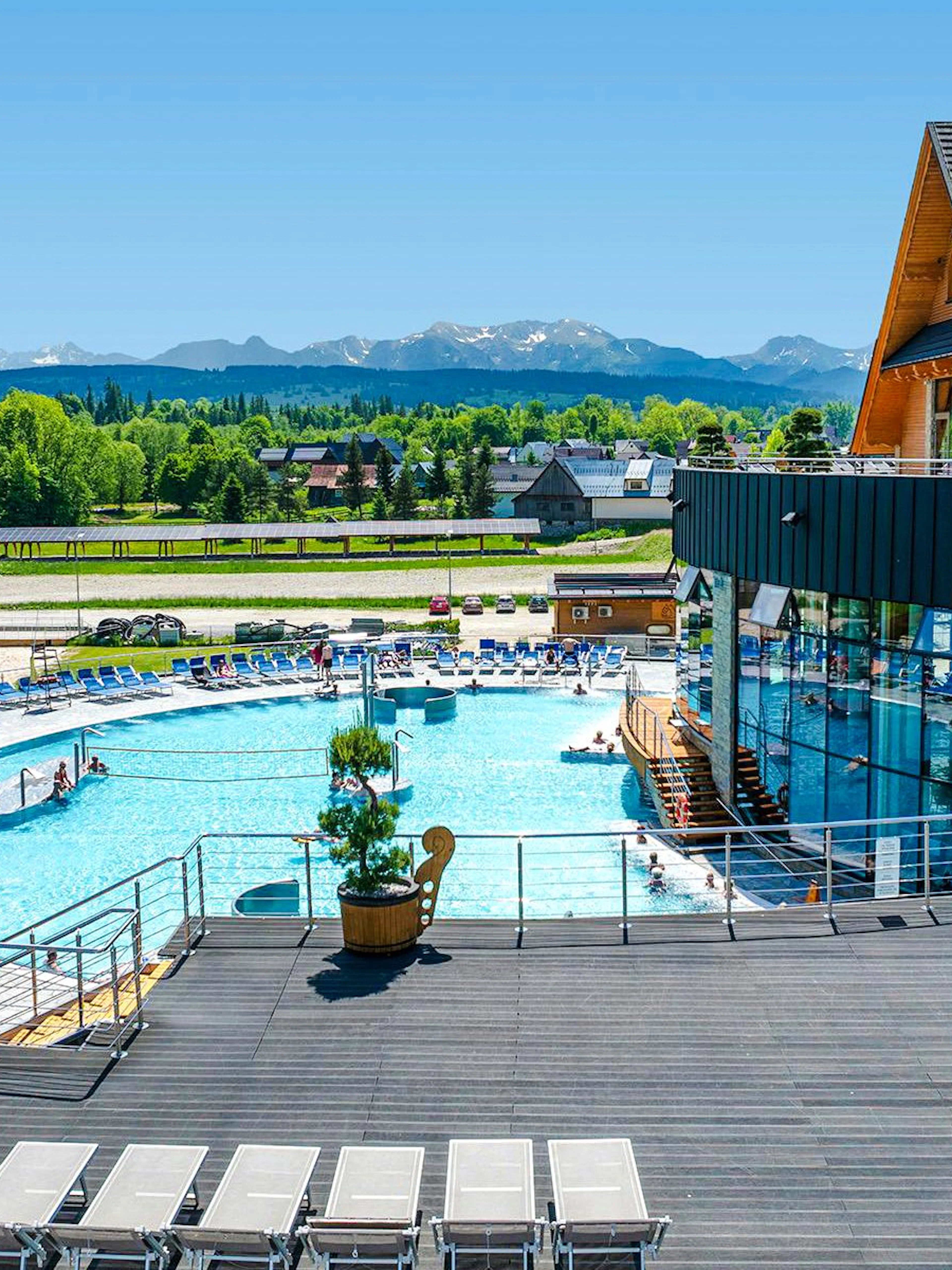 Chocholowskie Thermal Baths exterior with pool and mountain view in Zakopane.