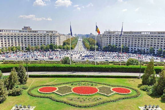 visita guiada sin colas de 1 hora al palacio del parlamento de bucarest-8