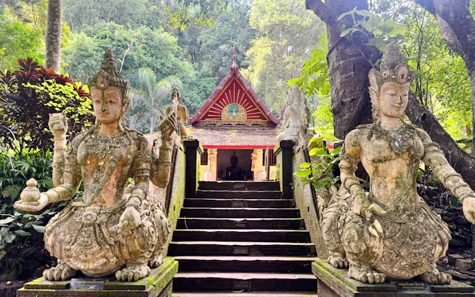 From Chiang Mai: Doi Suthep Temple and Wat Pha Lat Private Van Charter for Up to 8 Passengers