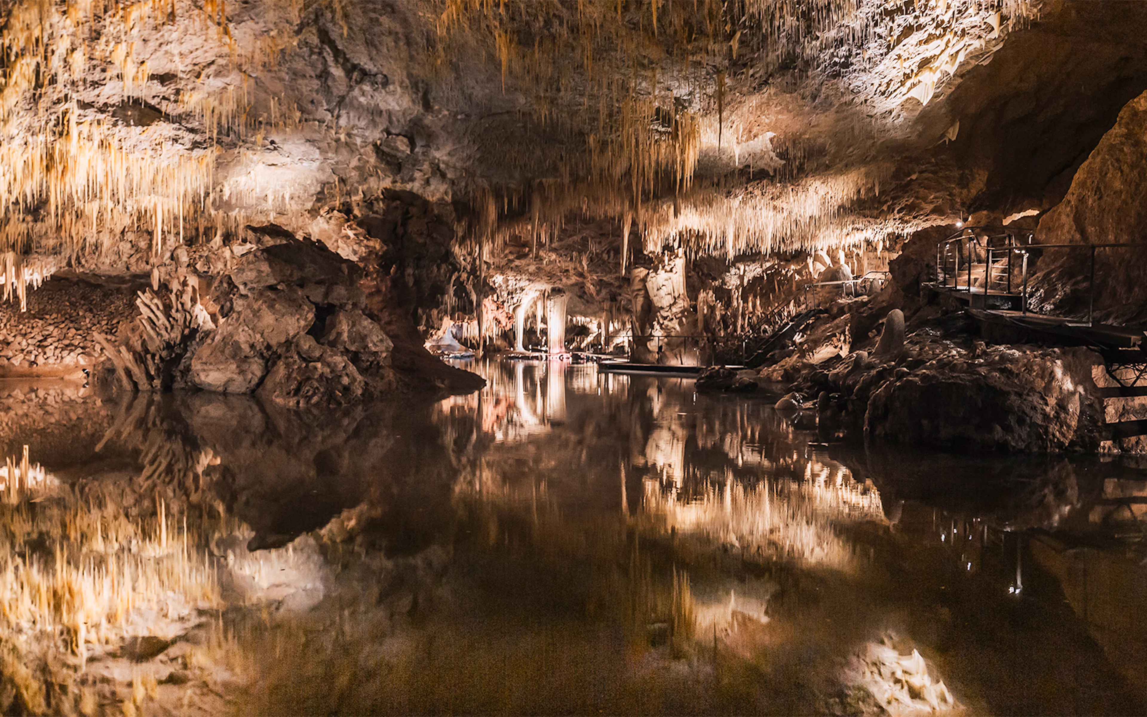 Mirror-like underground lake