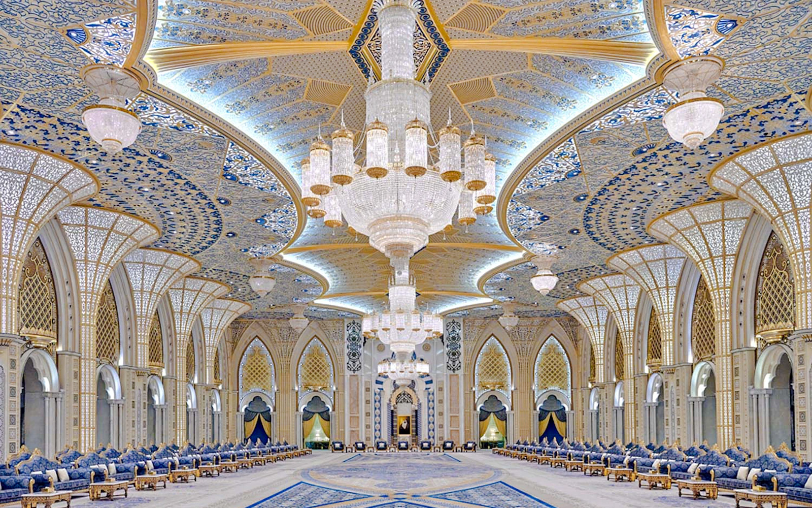 From Dubai: Private Abu Dhabi City Tour with Sheikh Zayed Grand Mosque Entry