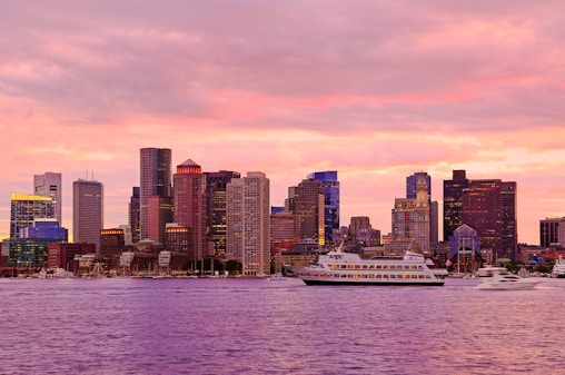 Sonnenuntergangs-Bootsfahrt im Hafen von Boston