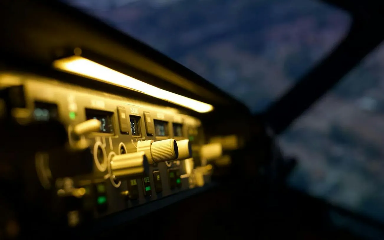 Boeing 737 cockpit controls in flight simulator, Istanbul experience.
