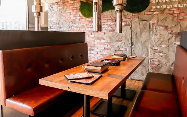 Yakiniku dining table setup at Ushihachi Shibuya for 10/11-course meal experience.