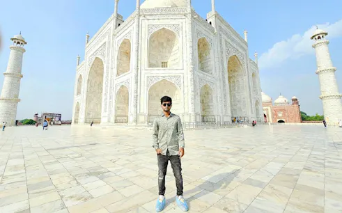 Taj Mahal with visitor in foreground during sunrise, Agra, India.