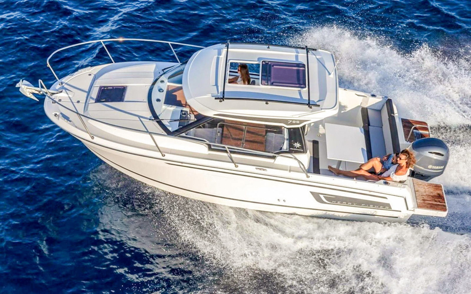 Food and beverages on board the Yacht Boat SPEED in Prague.