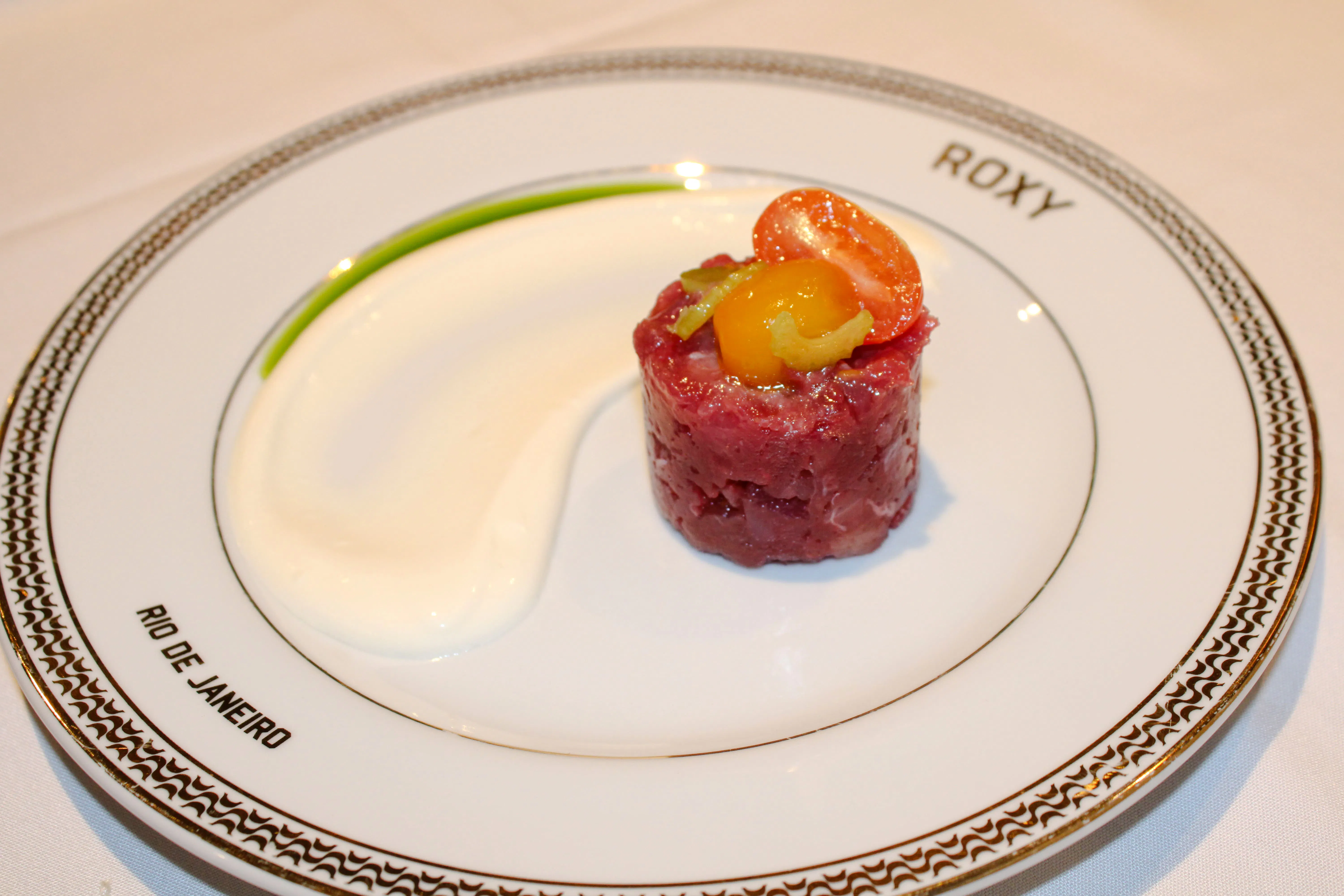 Tartare dish with tomatoes on a Roxy plate, Rio de Janeiro.