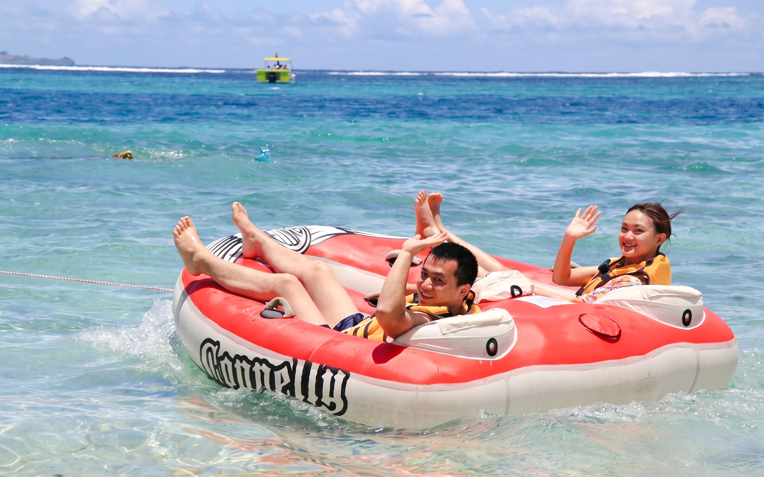 Tubing adventure on the east coast of Mauritius with two people enjoying the ocean.
