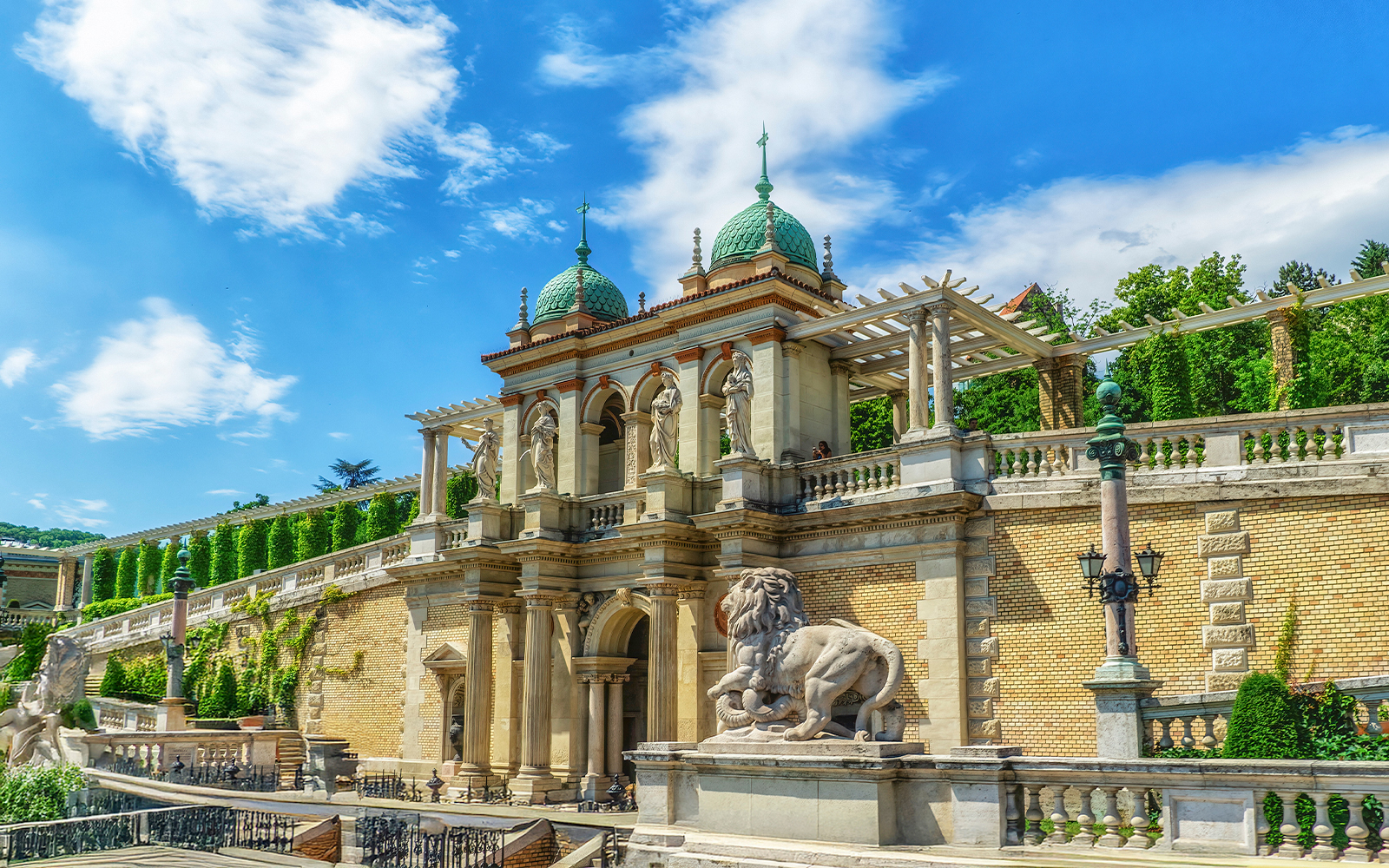 Castle Garden Bazaar