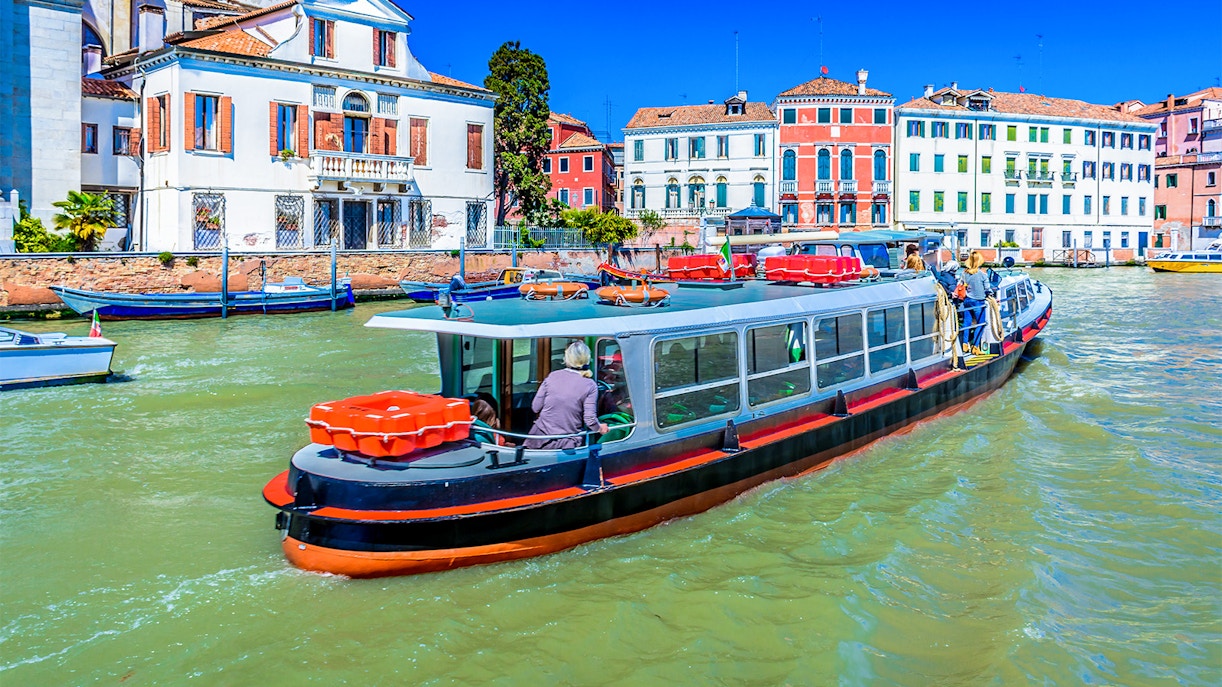 Venice canal tours