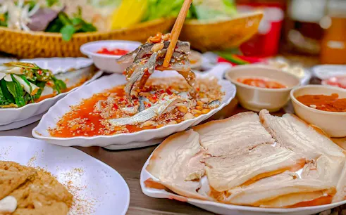 Local sashimi with sesame and peanuts in Da Nang, Vietnam.