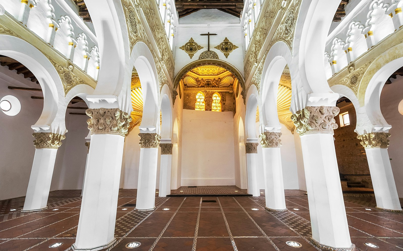 Interiors of the Synagogue of Santa María la Blanca, featuring Moorish arches and ornate columns.