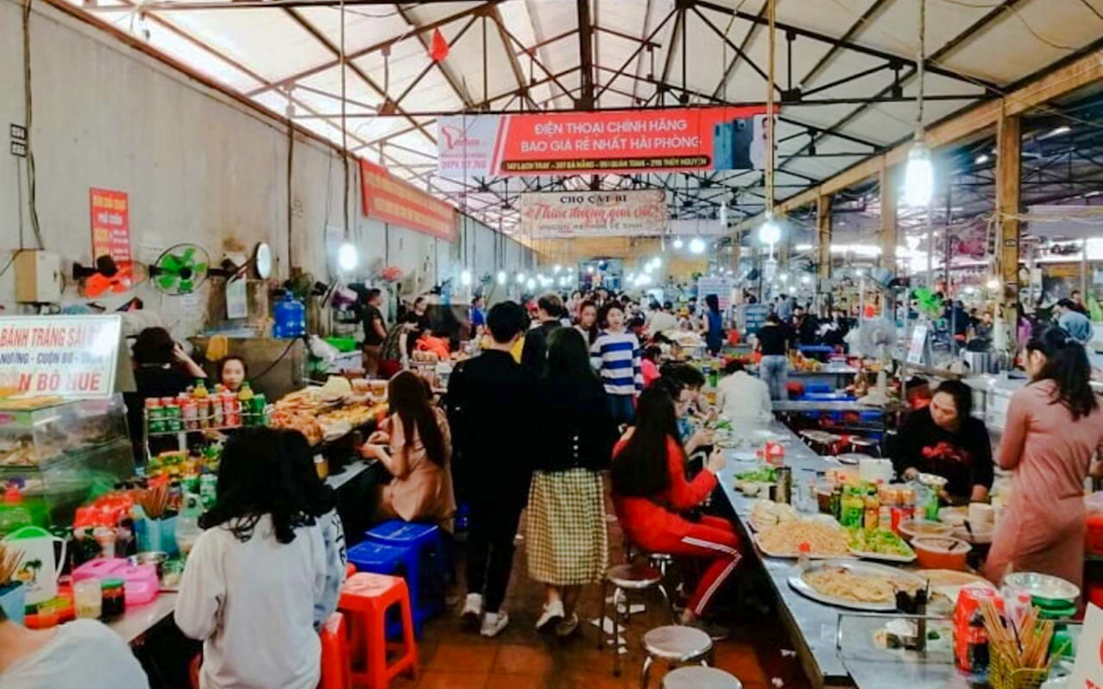Hai Phong City Tour with Round-Trip Train, Market Tour and Local Meals Image 3