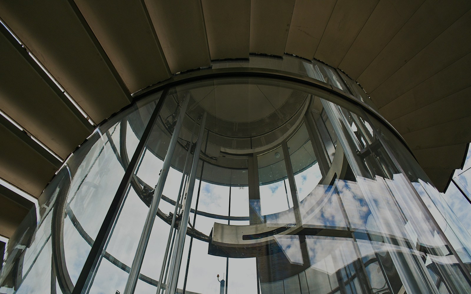 The Glass hydraulic lift at Mahanakhon SkyWalk