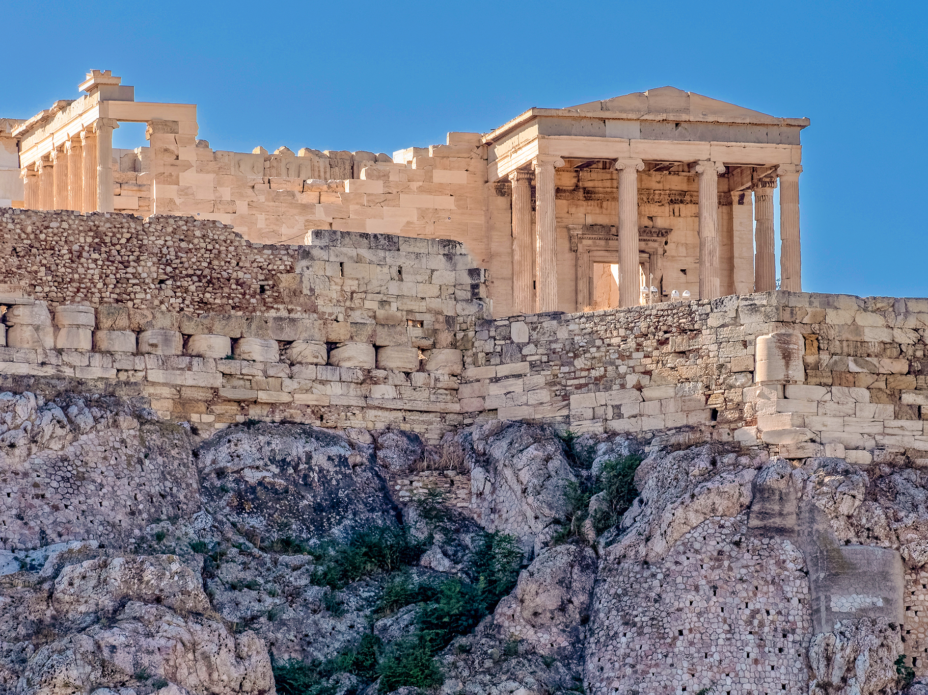 North wall of Acropolis, Circuit Walls