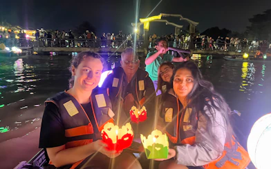 Hoi An Small-Group Food Walking Tour with Paper Lantern Release and Hoai River Boat Ride