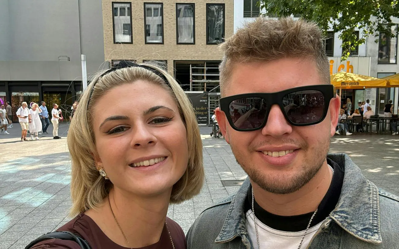 Selfie of two people in Cologne city center during a murder mystery exploration game.