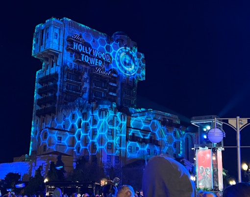 Disneyland Paris parade featuring characters in superhero costumes during Heroic Welcome show.