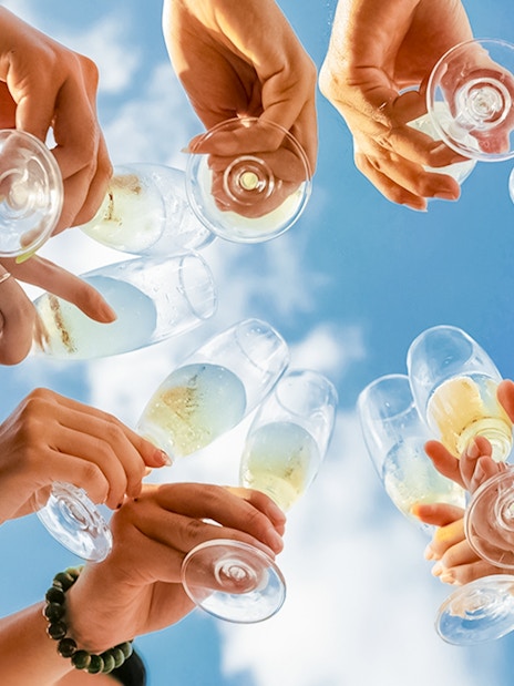 Tourists raising glasses for welcome drinks during Nusa Penida Manta Point Snorkelling Day Tour.