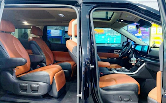 Luxury bus interior for Hue to Da Nang route, featuring spacious leather seating.