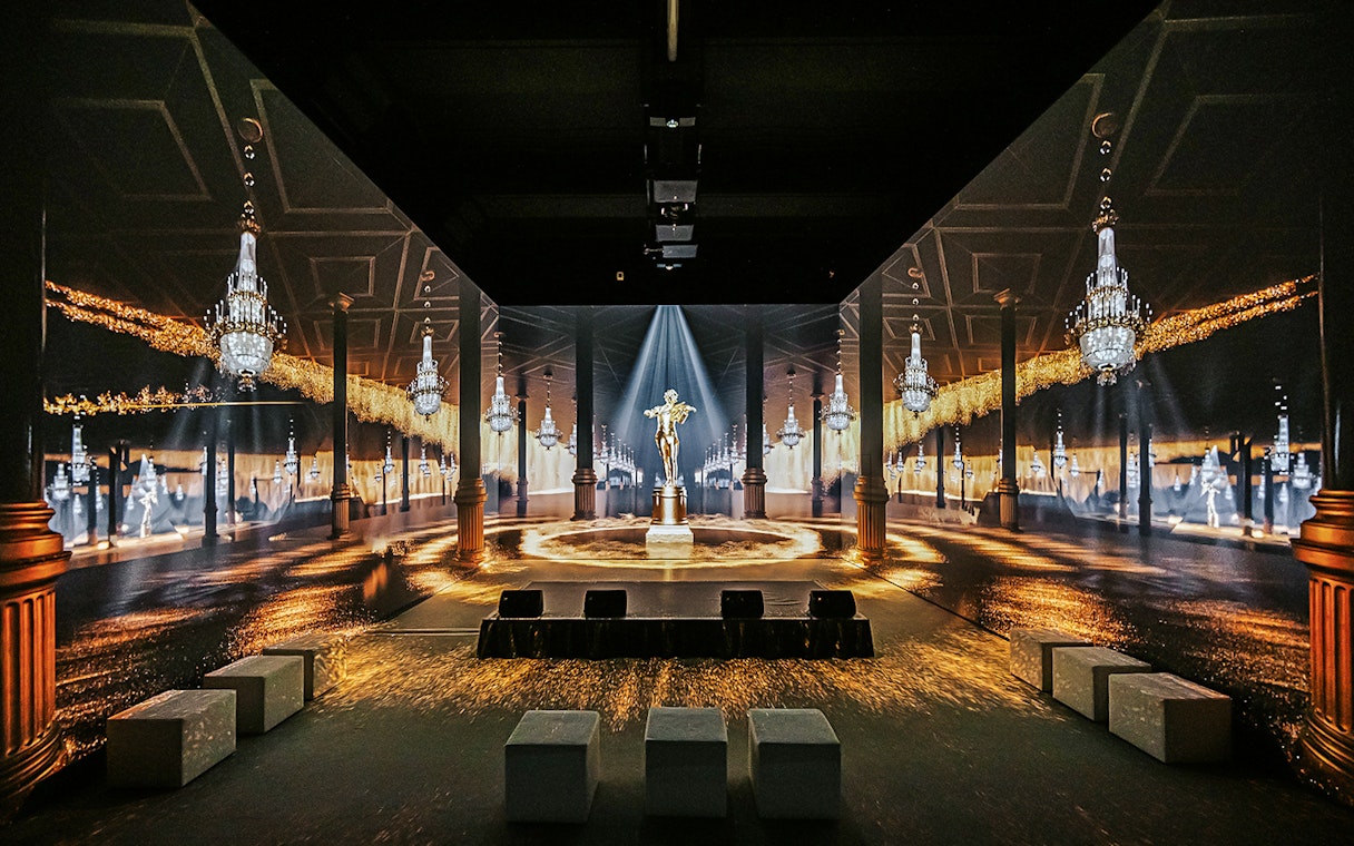 Vienna: Johann Strauss Museum immersive exhibit with chandeliers and statue.