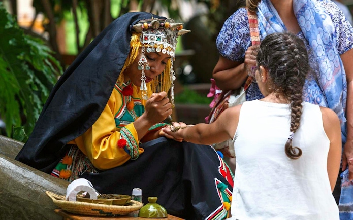 Henna artist applying design at Agadir Crocoparc.