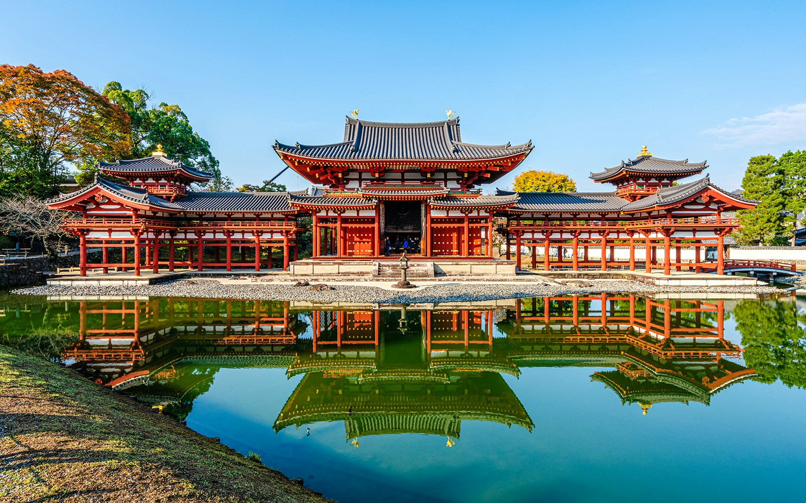 Byodo-in Temple reflecting in a pond, Uji, Kyoto, Japan.