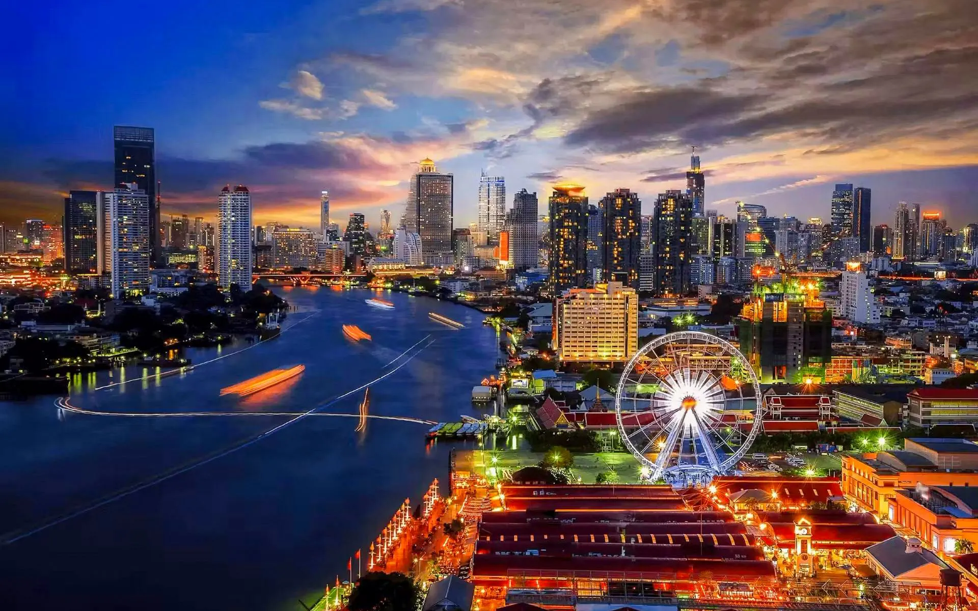 Sunset view of Asiatique Sky Ferris wheel at Asiatique The Riverfront in Bangkok, Thailand.