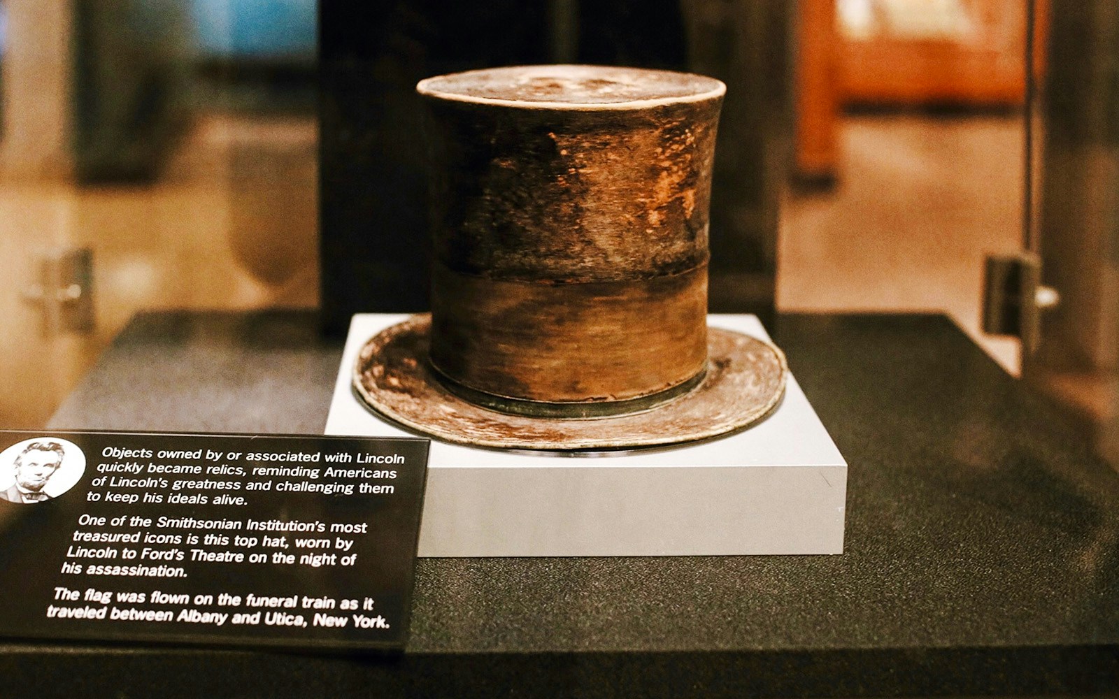 Lincoln's top hat displayed at Smithsonian National Museum of American History.