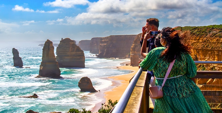 Tourists, 12 apostles, Great Ocean Road Guided Tour