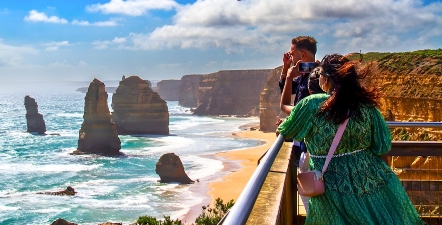 Tourists, 12 apostles, Great Ocean Road Guided Tour