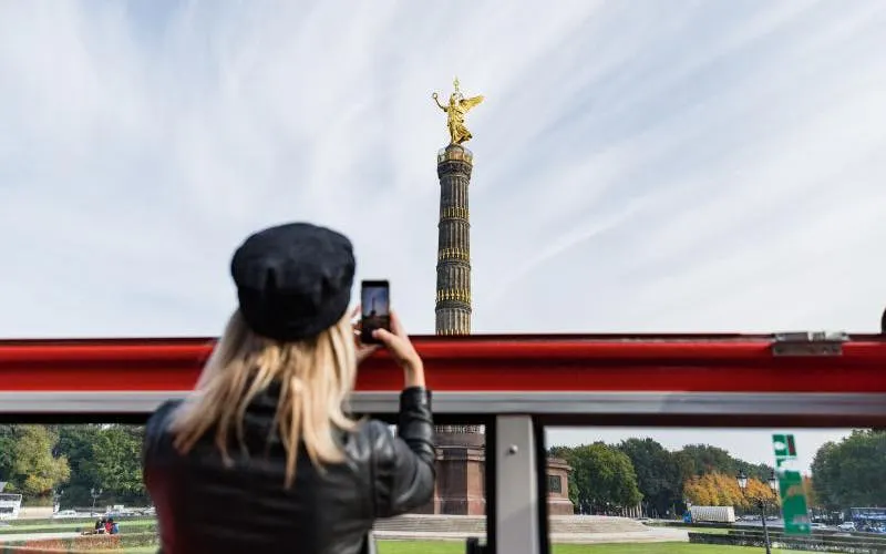 berlin: hop-on hop-off bus by red sightseeing-1