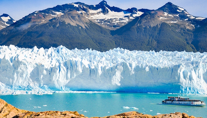 Boat tour approaching Glaciar Perito Moreno in Patagonia, Argentina.