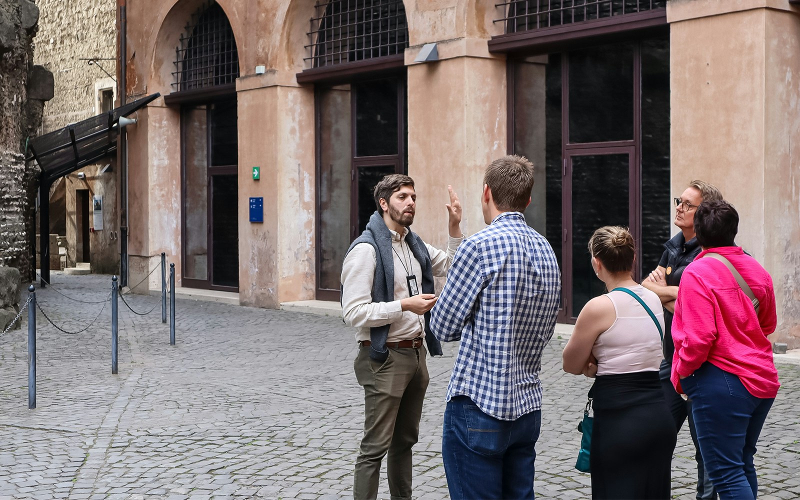 Tour guide explaining history to a group at Castel Sant'Angelo, Rome.