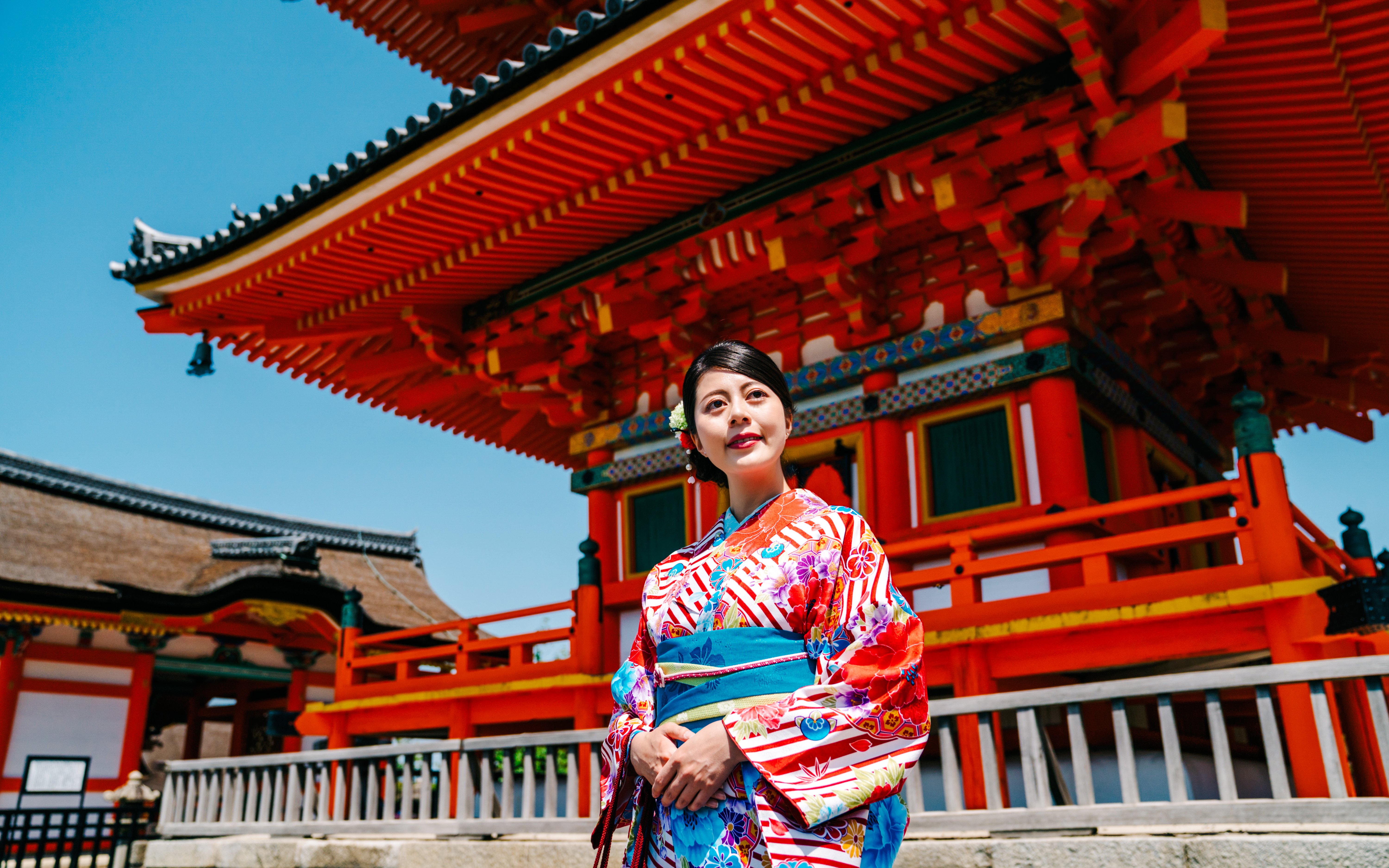 Traveler in kimono at a traditional Japanese temple.